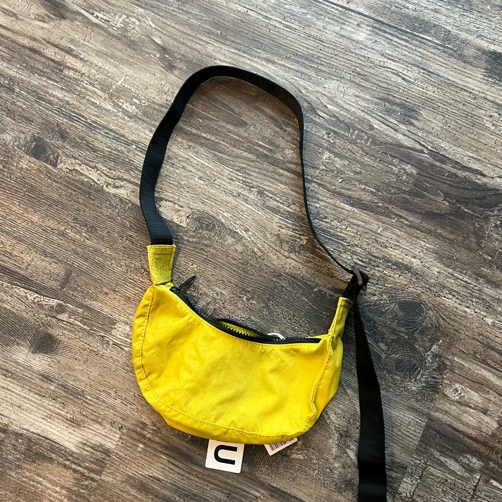 BAGGU UO Exclusive Mini Nylon Crescent